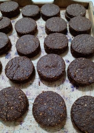 Una foto de Alfajores de maní al chocolate