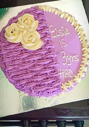 A picture of Buttercream icing.