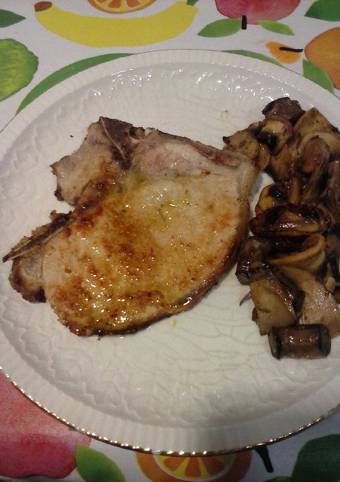 Una foto de Costilla de cerdo con champiñones al aroma de naranja