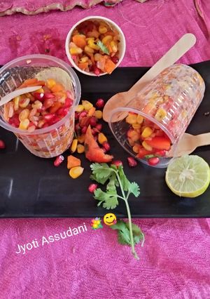 A picture of Corn 🥗 with vegetable salad.