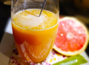 Foto principal de Jugo Medicinal de Manzana, Pomelo, Aloe Vera y Aceite de Oliva