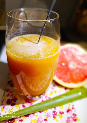 Una foto de Jugo Medicinal de Manzana, Pomelo, Aloe Vera y Aceite de Oliva