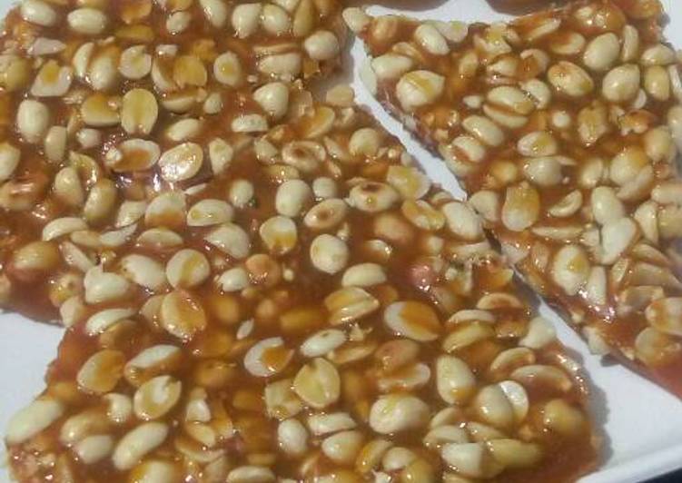 Gud mungfali ki chikki