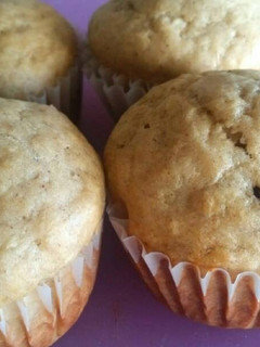 Una foto de Muffins de banana y chispas de chocolate