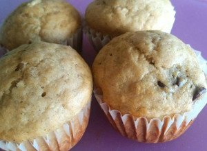 Una foto de Muffins de banana y chispas de chocolate