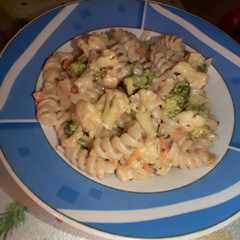 Una foto de Salteado con fideos a la crema