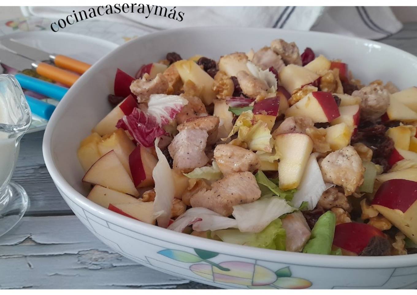 Ensalada de pollo con salsa de yogur