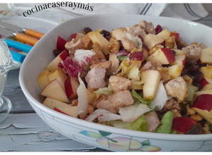 Foto principal de Ensalada de pollo con salsa de yogur