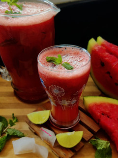 फ्रैश वाटरमेलन जूस (fresh watermelon juice recipe in Hindi) रेसिपी मुख्य फोटो