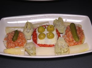 Foto principal de Patatas rellenas de atún con huevos cuadrados