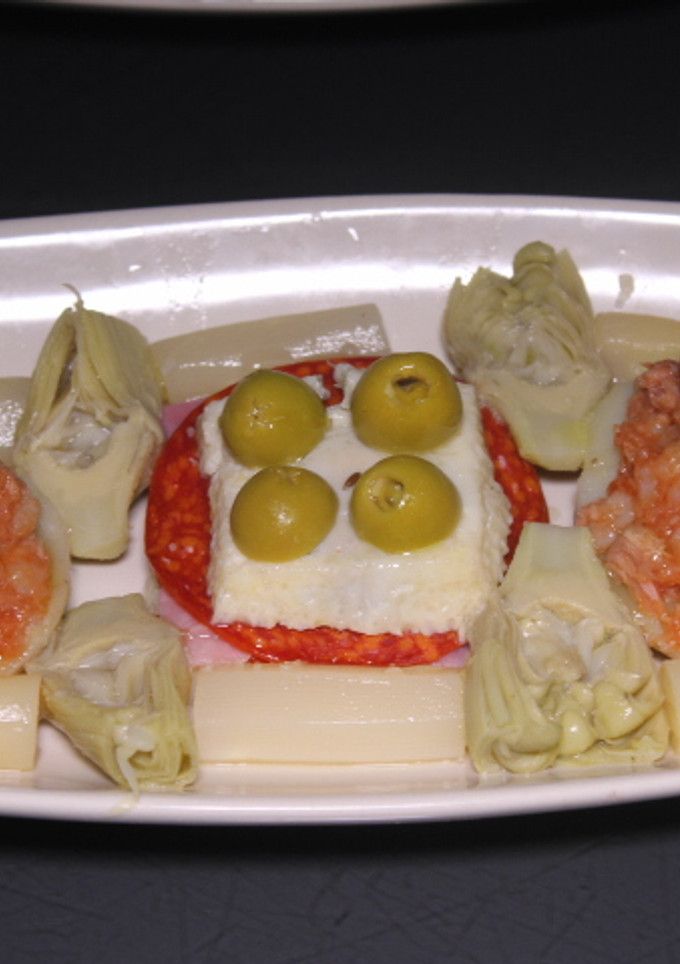 Una foto de Patatas rellenas de atún con huevos cuadrados