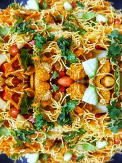 ક્રંચી કોર્ન ફ્લેક્સ ભેળ (Corn Flakes Bhel Recipe in gujarati) રેસીપી મુખ્ય ફોટો