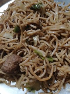 चाऊमिन (chowmein recipe in Hindi) रेसिपी मुख्य फोटो