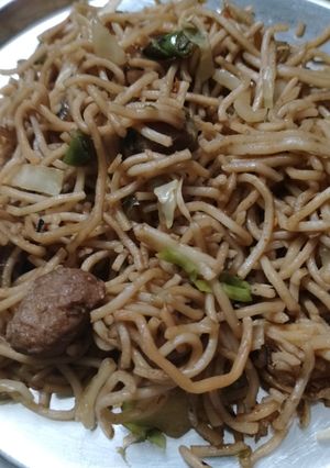 चाऊमिन (chowmein recipe in Hindi) रेसिपी मुख्य फोटो