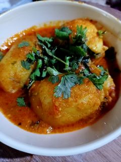 દમ આલુ (Dum Aloo Recipe In Gujarati) રેસીપી મુખ્ય ફોટો