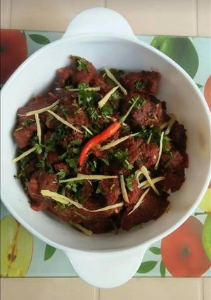 A picture of Shinwari Karahi (camel)😋🍲.
