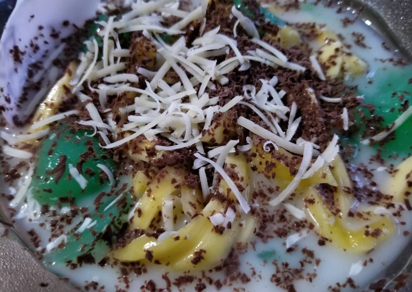 Es Hijau Kuning Topping Coklat dan Keju