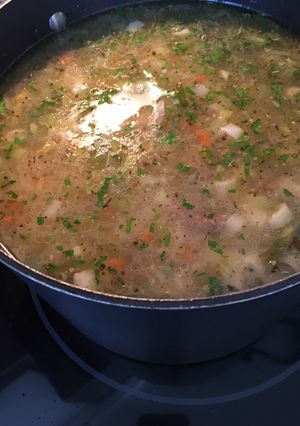 Una foto de Sopa de pata de res y carne