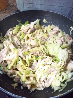 Una foto de Pollo y col