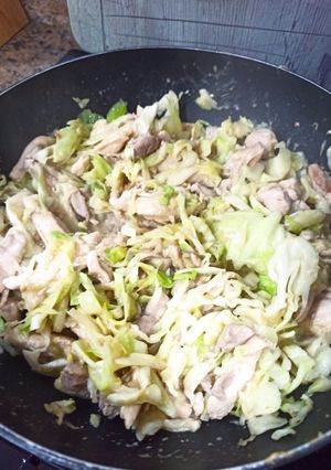 Una foto de Pollo y col