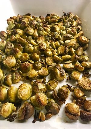 Foto di Cavoletti di Bruxelles e semi di zucca al forno