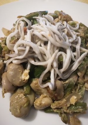 Foto principal de Habas con espárragos y gulas