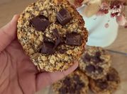 Une photo de cookies flocon avoine