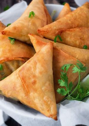 A picture of SAMOSAS💆‍♀️.