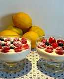 Postre ligero con frutos rojos