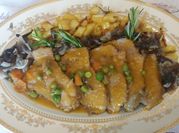 Una foto di vitello funghi