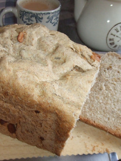 Una foto de Pan de cacahuetes, alcaravea y sésamo