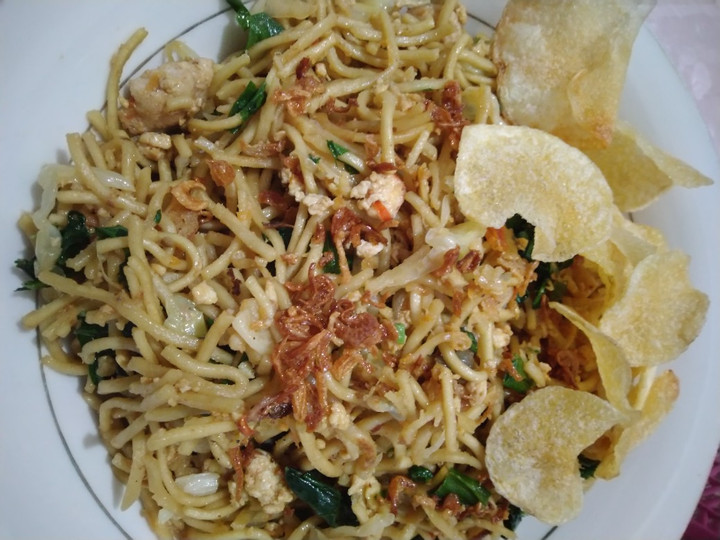 Langkah Mudah untuk Menyiapkan Mi Goreng Kuning Pedas, Bikin Ngiler