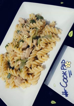 A picture of White sauce pasta.