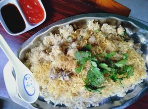 Hình của món Cơm chiên nấm rơm chà bông.