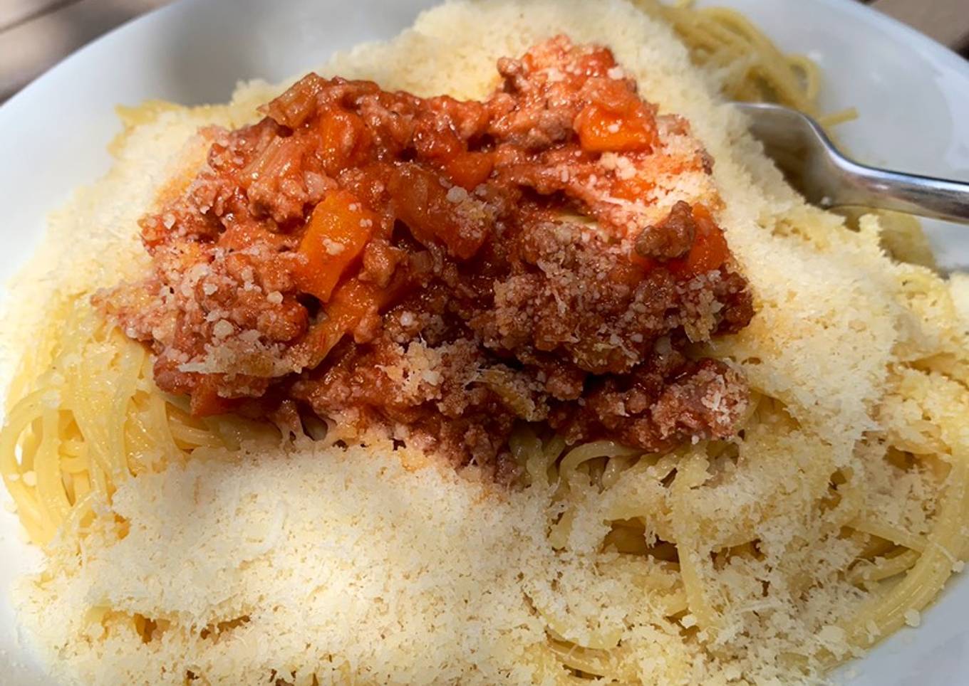Boloñesa casera para unos súper espaguetis con parmesano 🍝