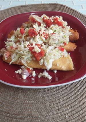 Una foto de Tacos crujientes rellenos de papa...!!!