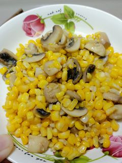 白洋菇炒甜玉米 的食譜成品照片