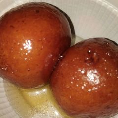 A picture of Gulab jamun.