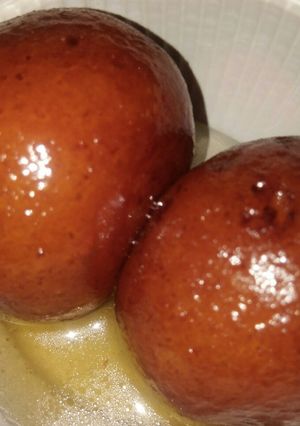 A picture of Gulab jamun.