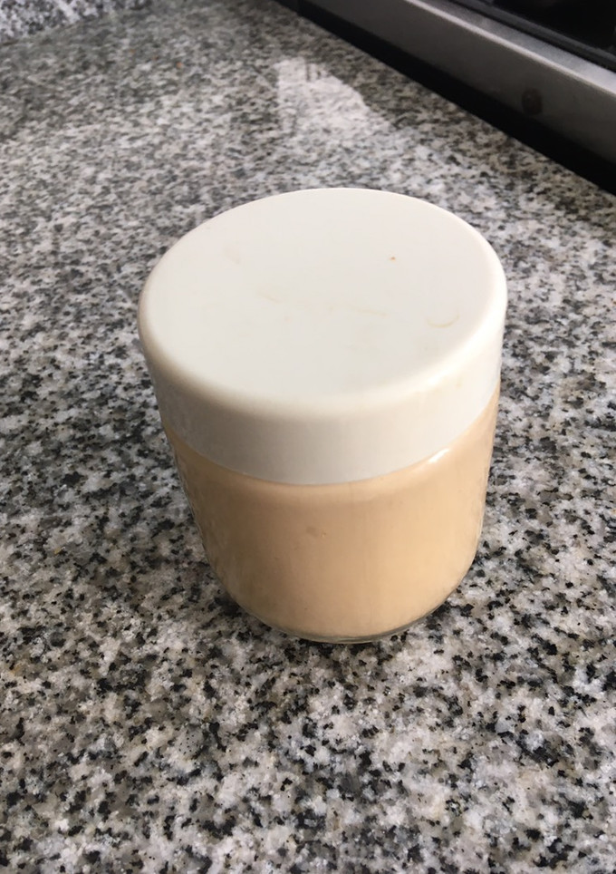Una foto de Yogurt casero de dulce de leche