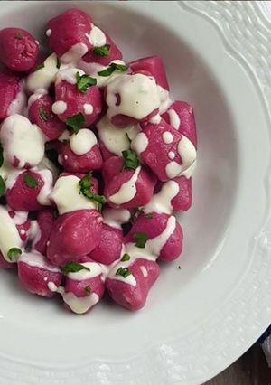 Una foto de Ñoquis de remolacha y ricotta