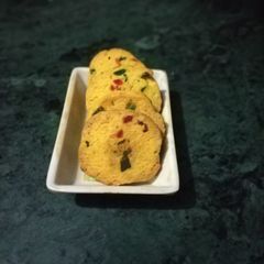 A picture of Biscuits with custard powder.