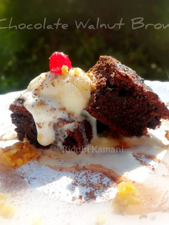 ચોકલેટ વોલનટ બ્રાઉની (Chocolate Walnut Brownie Recipe In Gujarati) રેસીપી મુખ્ય ફોટો