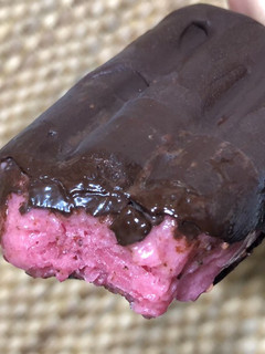 Una foto de Helado de frambuesa y plátano