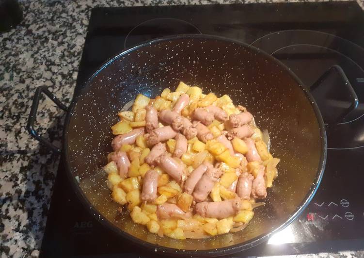Patatas con salchichas a la cerveza