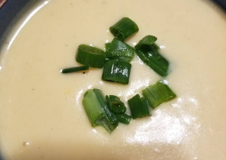 Easy Way to Make Yummy Cheesy Cauliflower and Potato Soup