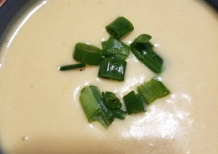 Easiest Way to Cheesy Cauliflower and Potato Soup