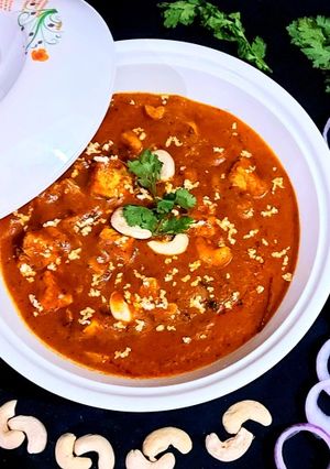 A picture of Paneer Kaju Curry.