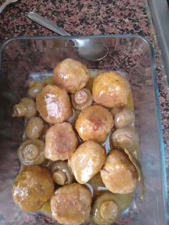Una foto de Albóndigas Mixtas de Pollo/Pavo en Salsa