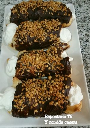Foto principal de Tubos de hojaldre rellenos de nata